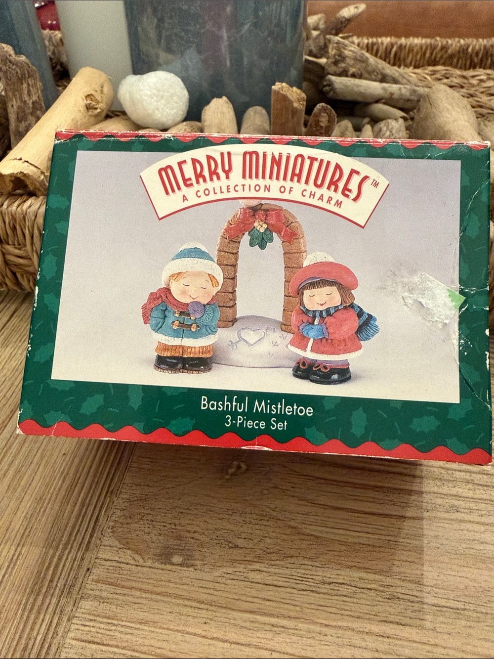 Hallmark Merry Miniatures 3-Piece Bashful Mistletoe 1996